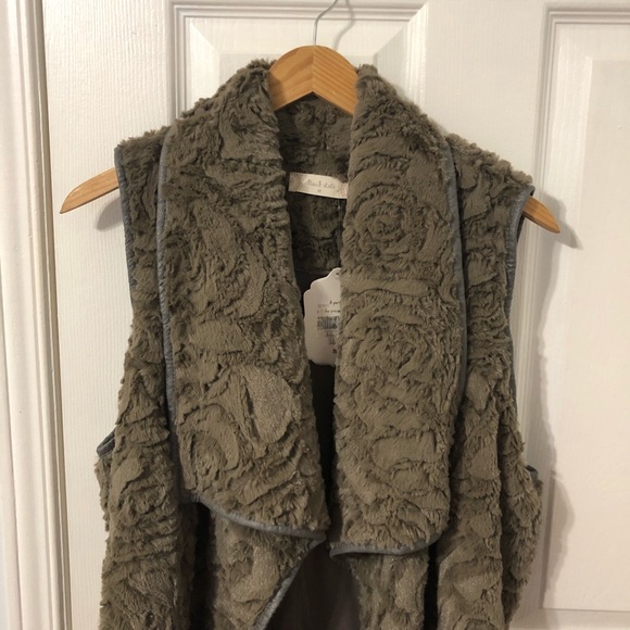 Altar’d State Dusty Olive faux fur vest cardigan - Picture 2 of 5